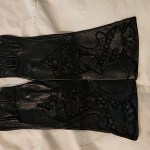 New Never Worn Italian leather gloves with lace type design in leather